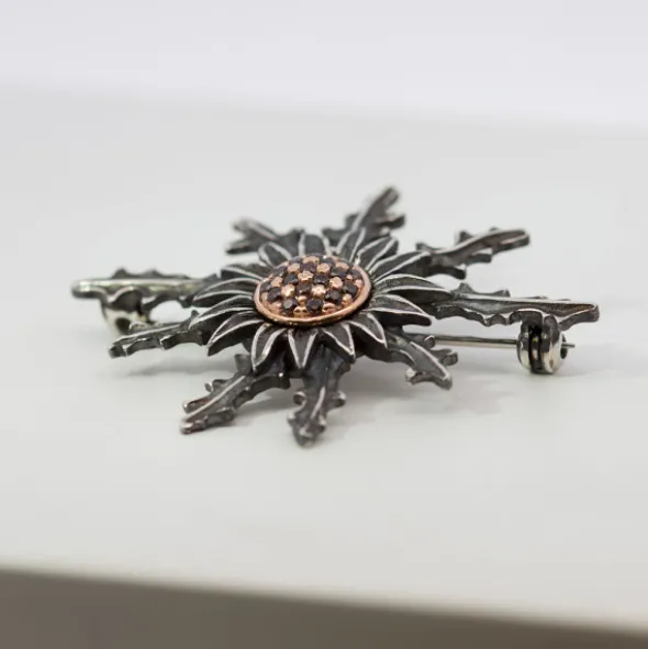 Broche Eguzkilore Plata con Circonitas Verdes 38mm