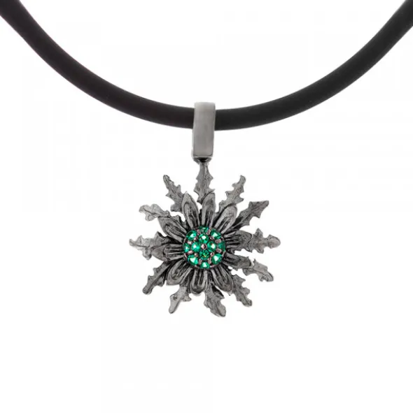 Colgante Eguzkilore Plata Negra y Circonitas Verdes 21mm