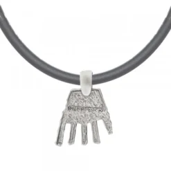 Colgante Mano de Irulegi Plata 20mm y Caucho
