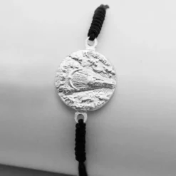 Pulsera Redonda Virgen de Begoña de Plata con Hilo Negro Personalizable